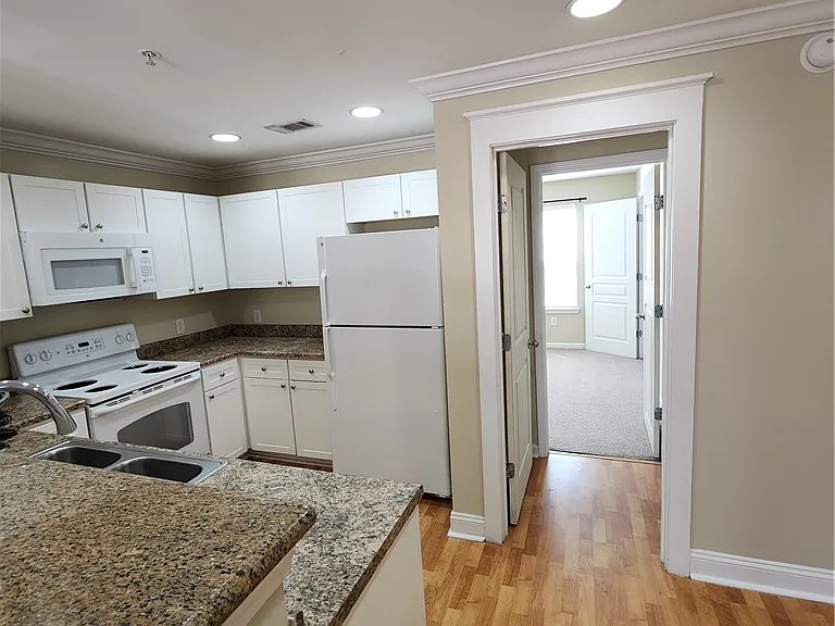 1725 Harvey Mitchell Pkwy S #633 — Photo 7
