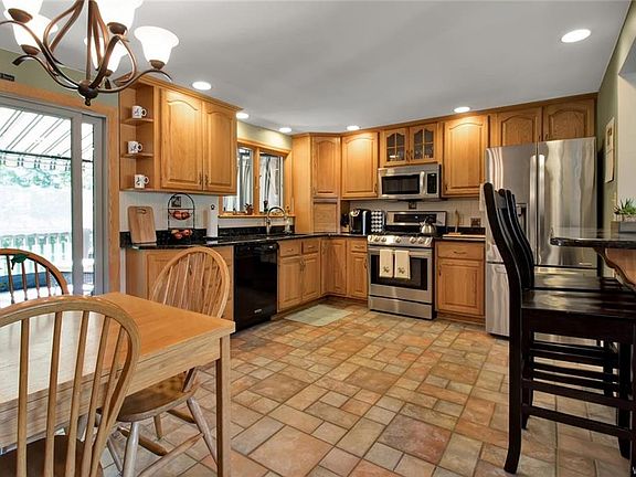 2nd image of 336 Elmsford Dr