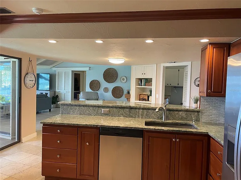 421 Waterside Ln — Photo 20