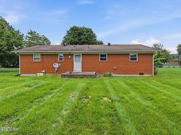4th image of 141 Rose Ln