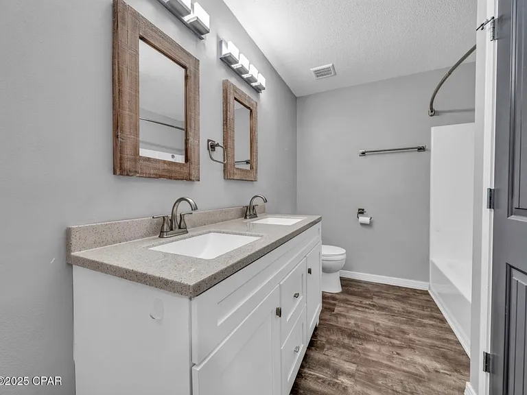 121 Hampton Dr — Photo 15