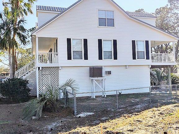 4th image of 833 Desoto Dr