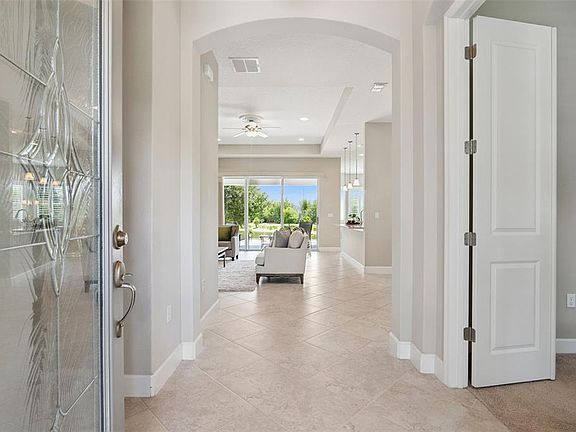 3rd image of 1689 VICTORIA GARDENS DRIVE