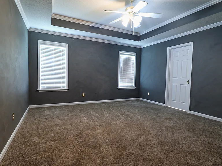 3829 Edinburg Cir — Photo 15