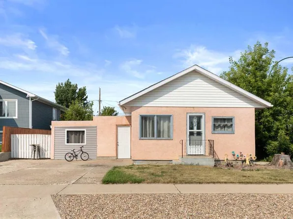 802 E 2nd St SE, Redcliff, AB T0J 2P0