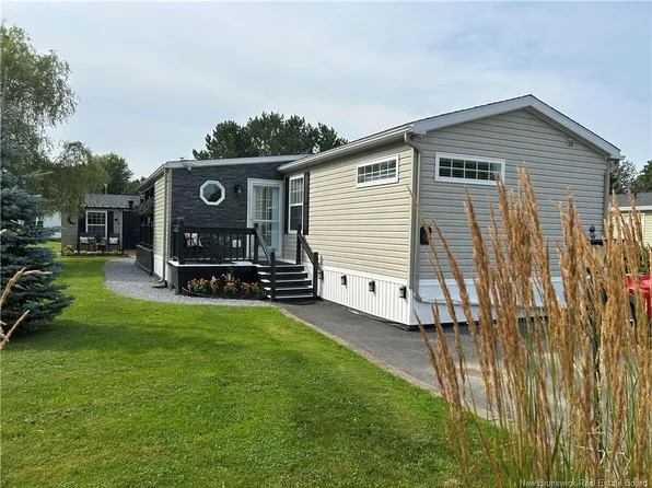 4 5th St, Sussex Corner, NB E4E 5X8