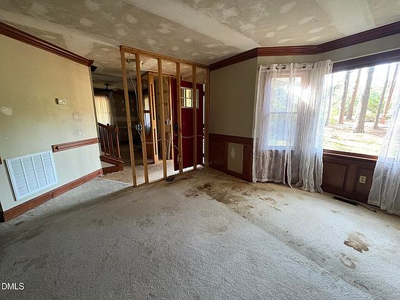 3rd image of 2301 White Oak Cir