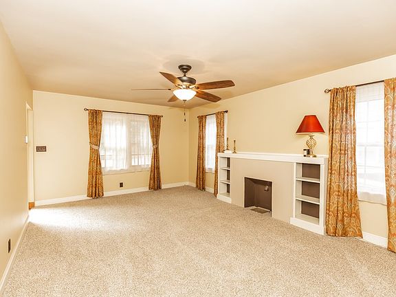 5th image of 402 W Jewell Ave