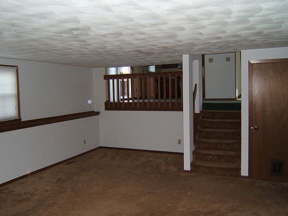4th image of 9529 Steele Ct