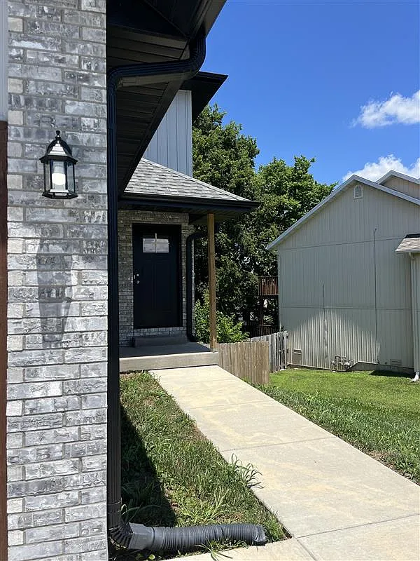 3 bed, $1,525 — Photo 1