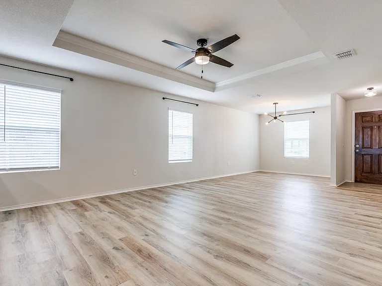 1337 Waggoner Dr — Photo 7