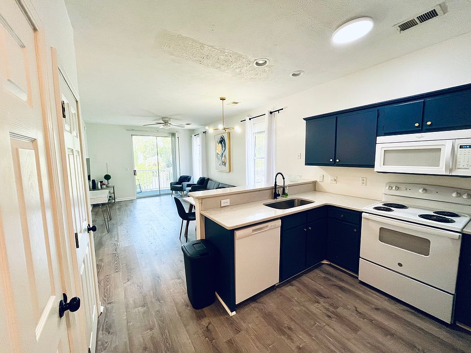 Entrance/Kitchen