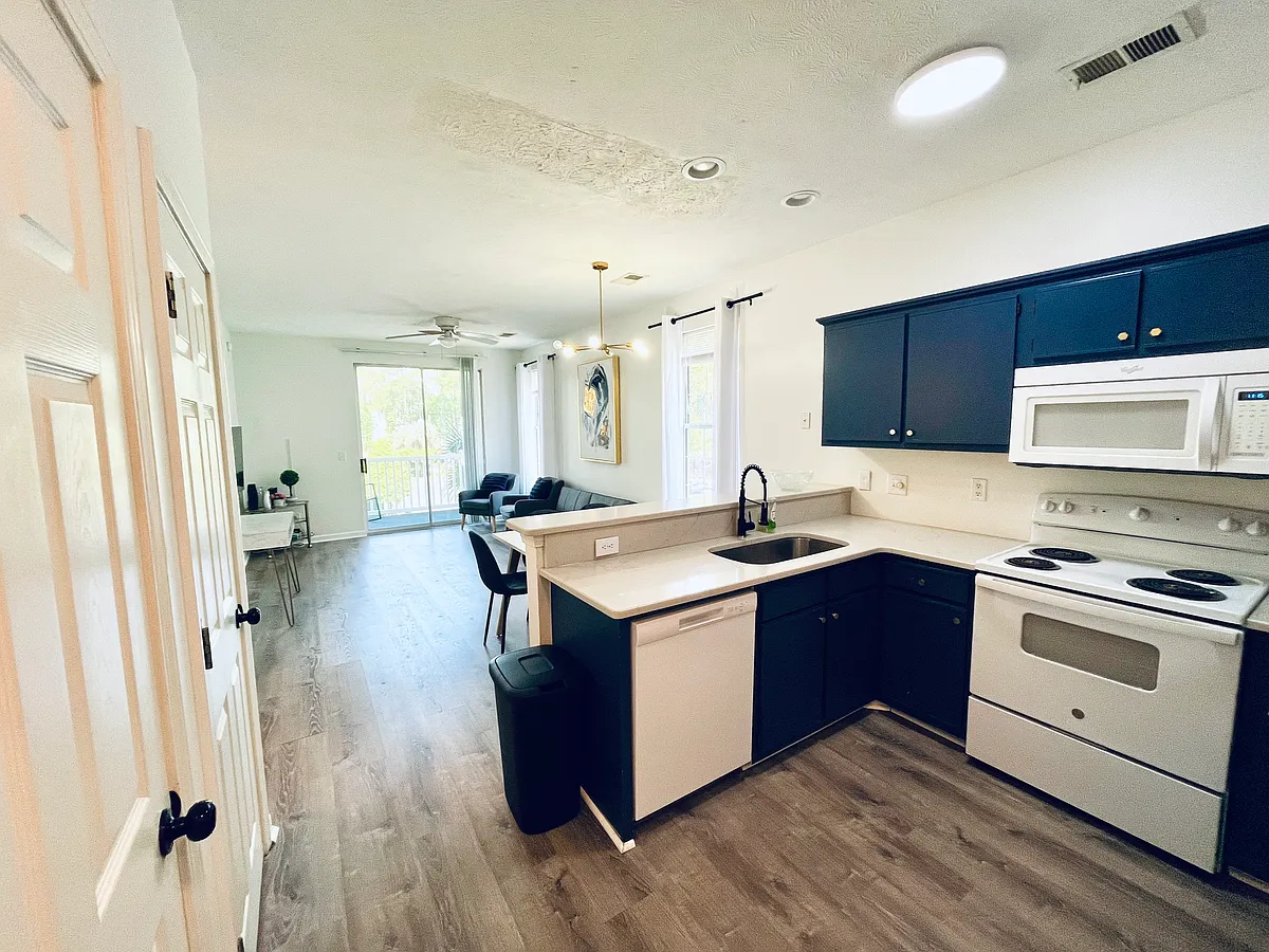 Entrance/Kitchen - 498 River Oaks Dr #59F