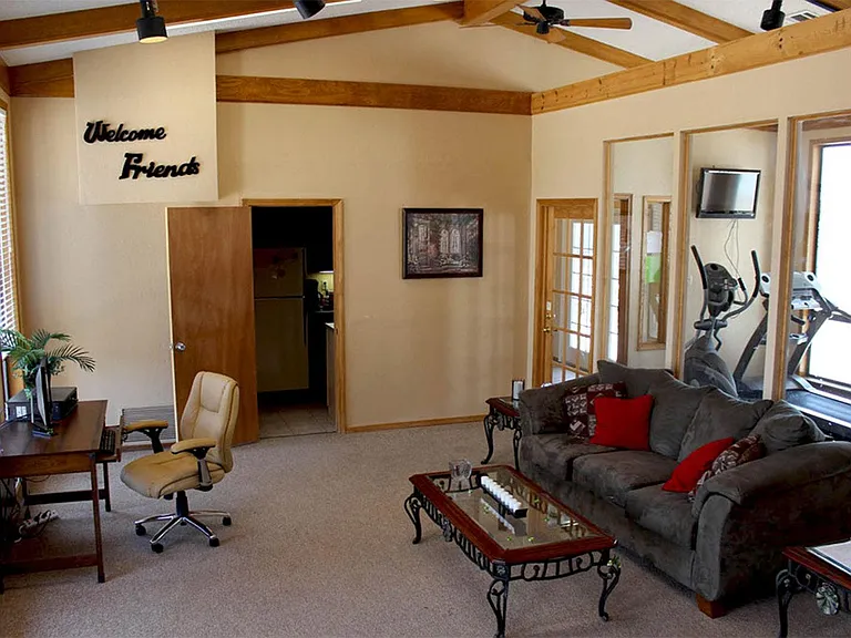 6701 NW Maple Dr — Photo 3