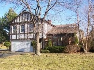 903 Juneway Ave, Deerfield, IL 60015