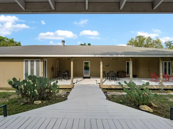 212 County Road 229, Briggs, TX 78608