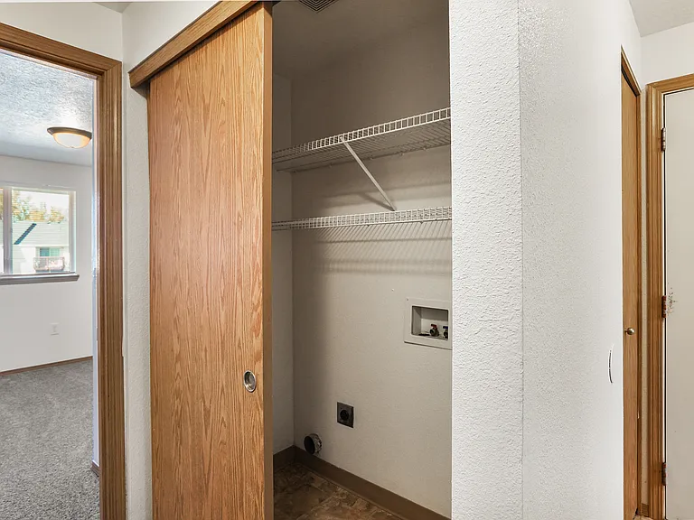 Redwood Square Apartments — Photo 18