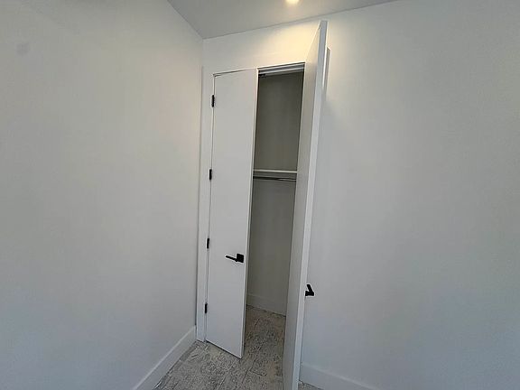 4th image of 1670 Nelson Ave #2B