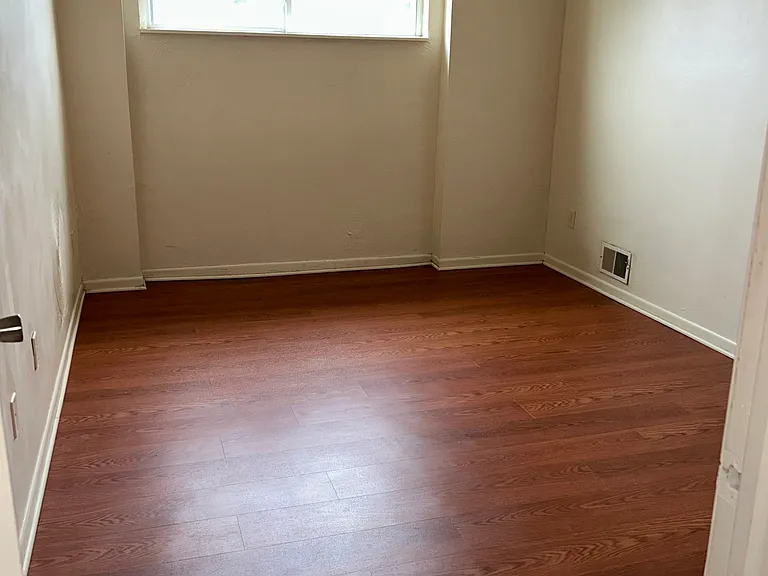 302 Zara St #406 — Photo 3
