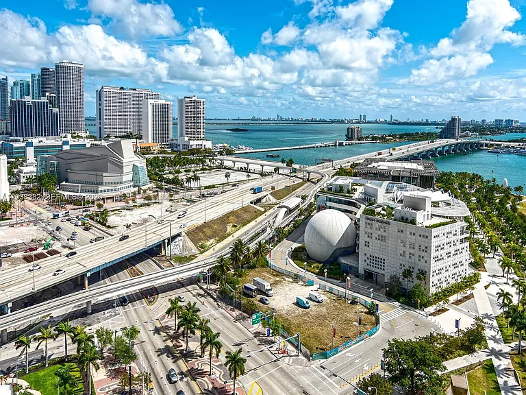 1000 Biscayne Blvd #2002 — Photo 8