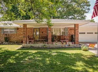 1924 S 13th St, Rogers, AR 72758