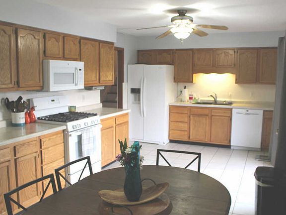 4th image of 363 Kathy Dr