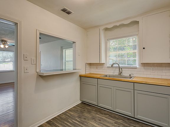 4th image of 3529 Plum St