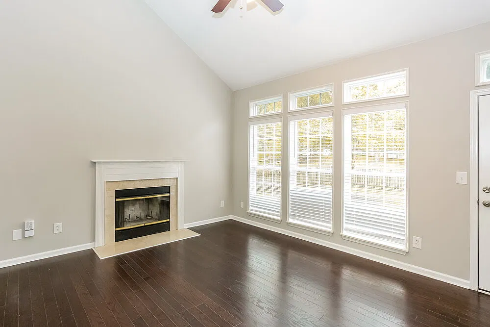 3 bed, 2.5 bath, 1863 sqft, $3,220 — Photo 4