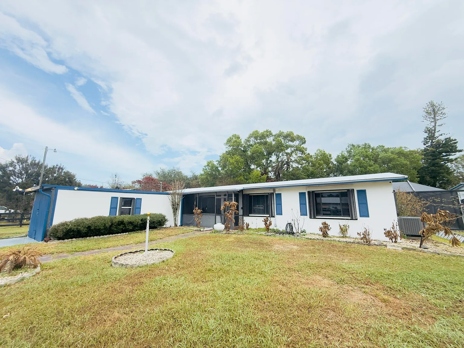 4 bed, 3.0 bath, 1991 sqft, $3,000 — Photo 2