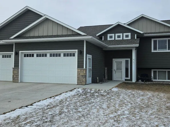 1208 E 6th St, Volga, SD 57071