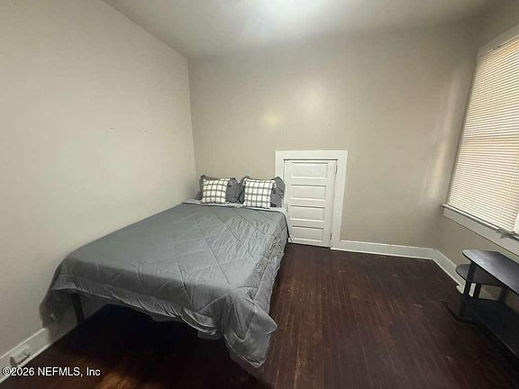2nd image of 2204 MYRA Street