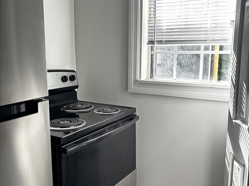 1st image of 1426 W 22nd St #1424