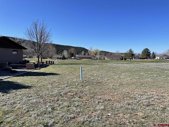 3rd image of 990 SE Fairway Dr