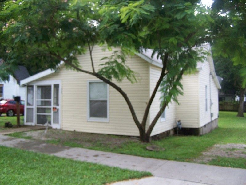 2nd image of 323 W Hickory St