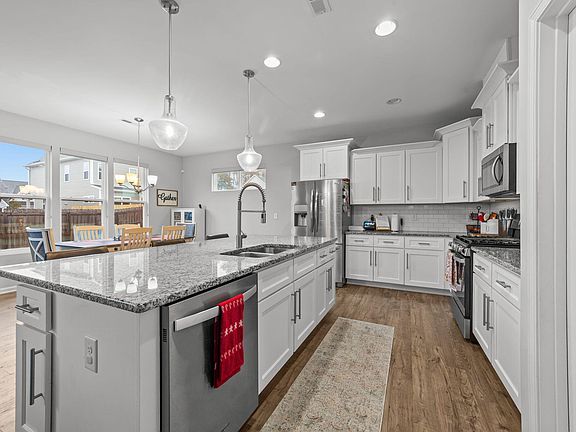 4th image of 352 Cascade Hills Ln