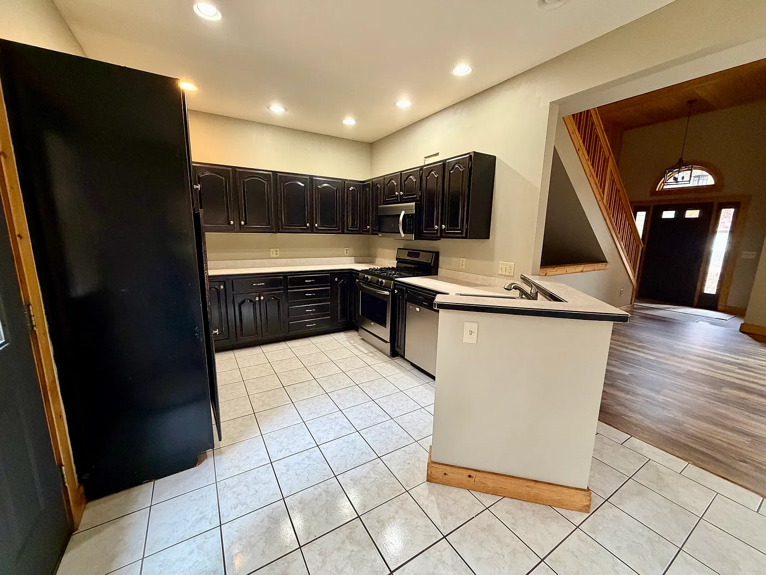4 bed, 3200 sqft, $2,700 — Photo 3