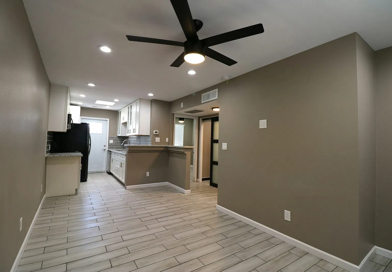 101 North Oak Street, Unit #D — Photo 4
