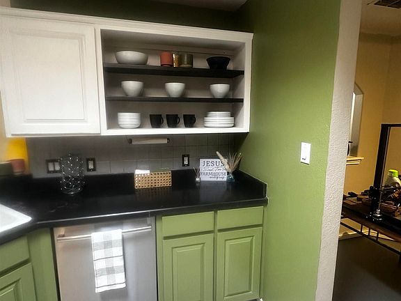 2nd image of 1009 W Mesa Verde Dr