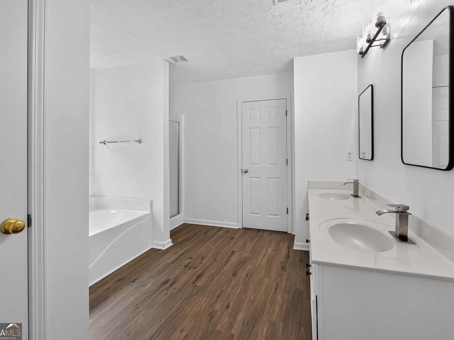 4 bed, 2.5 bath, 2806 sqft, $2,690 — Photo 3