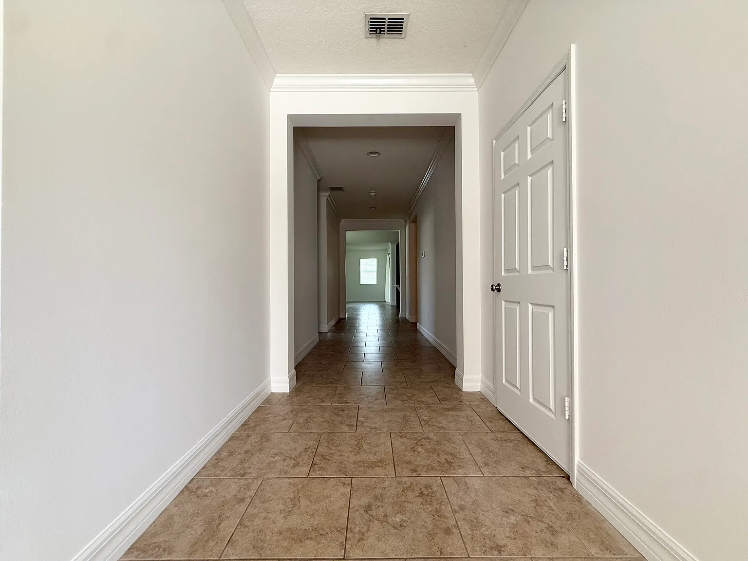 4 bed, 2277 sqft, $3,300 — Photo 3