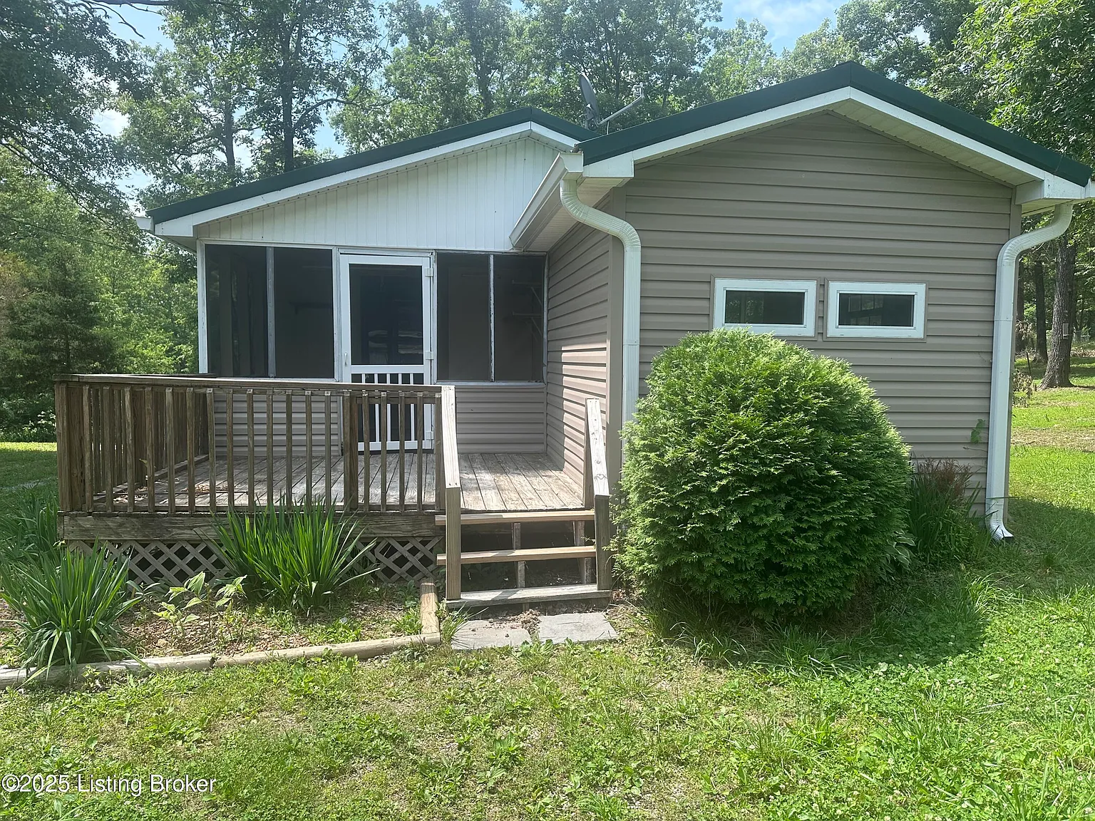 270 Foxwood Cir photo 1