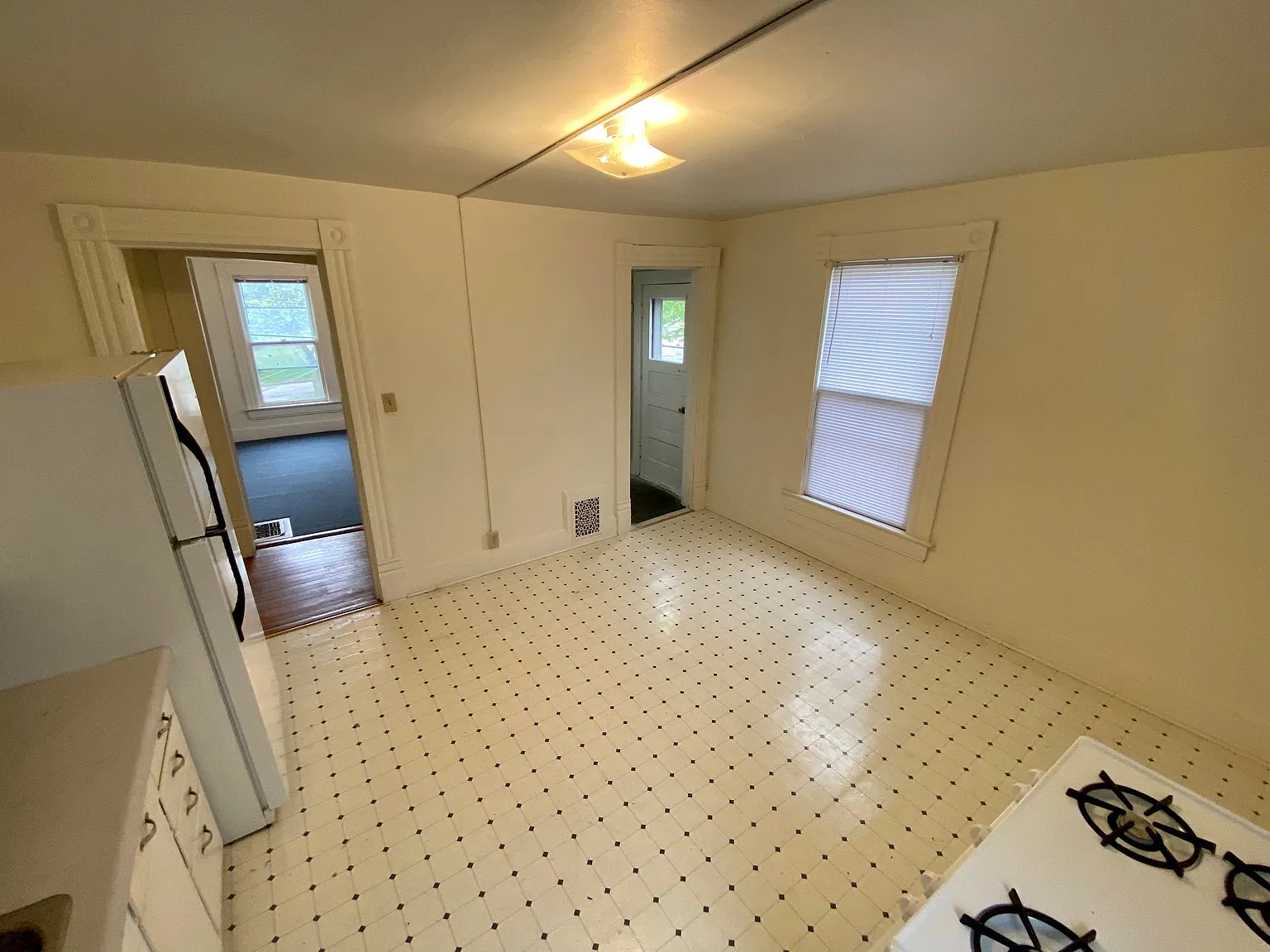 2 bed, $885 — Photo 3