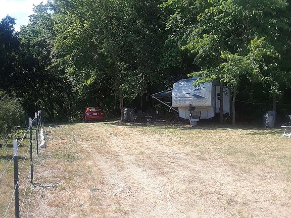 5th image of 99 Finley Ln