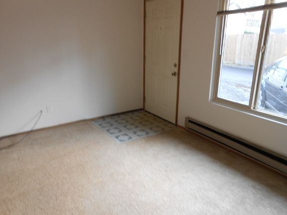 2nd image of 815 Woodford Ave N