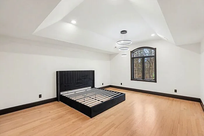 6986 Montgomery Dr — Photo 16