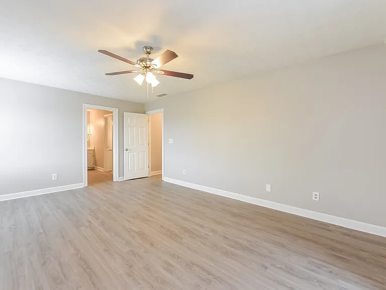 231 Amsterdam Dr SW — Photo 10