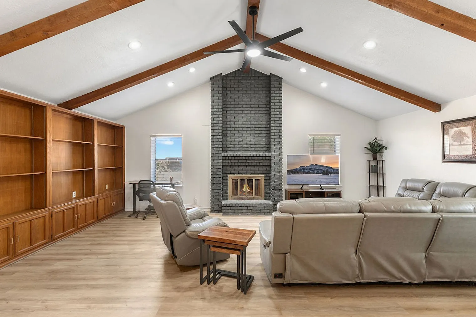 3 bed, 2.0 bath, 1442 sqft, $3,572 — Photo 4