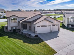 1800 Amber Pl SW, Mandan, ND 58554