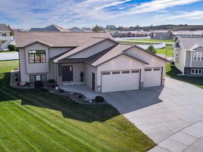 1800 Amber Pl SW, Mandan, ND, 58554