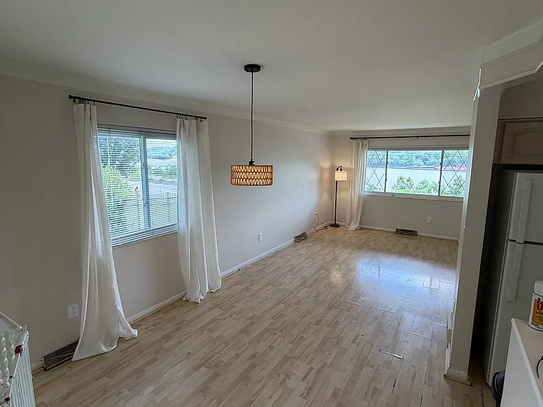 5686 River Rd — Photo 3